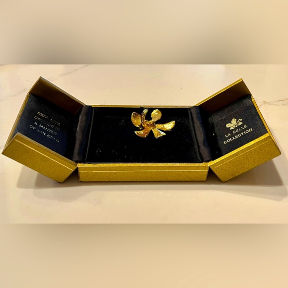 La Belle Collection 24k Gold Brooche - Picture 10 of 14